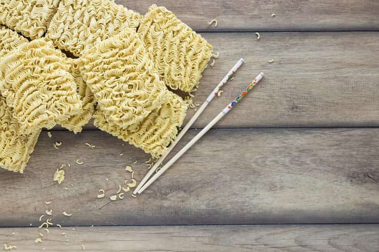 قیمت خرید نودل قارچ و پنیر خوشمزه غذایی سریع با فروش ویژه